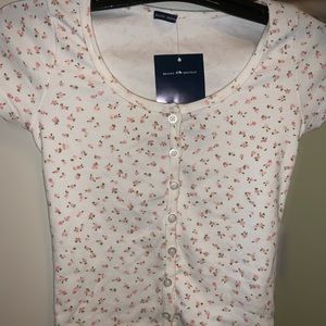 Brandy Melville button up Zelly top
